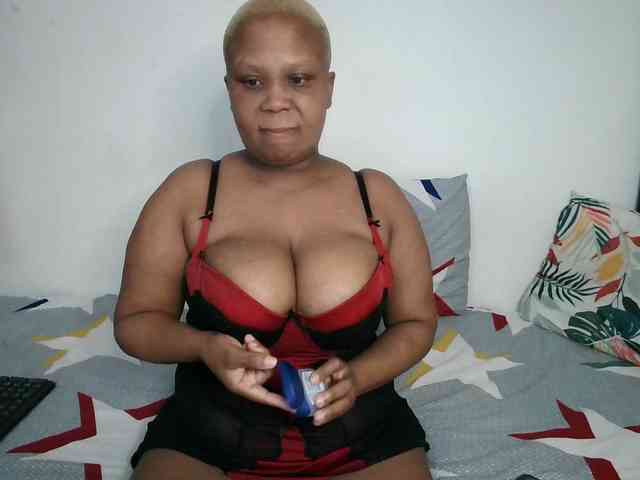 BIGTITTISXX webcam