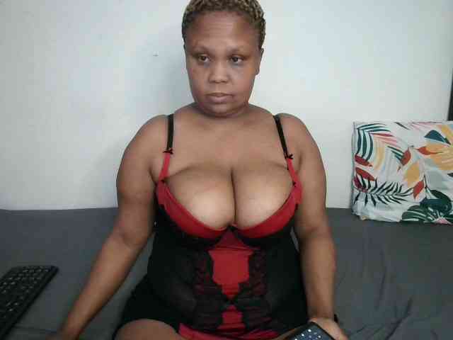 BIGTITTISXX webcam