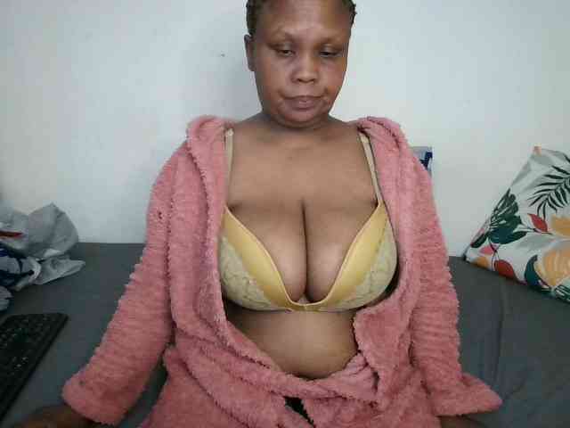 BIGTITTISXX webcam