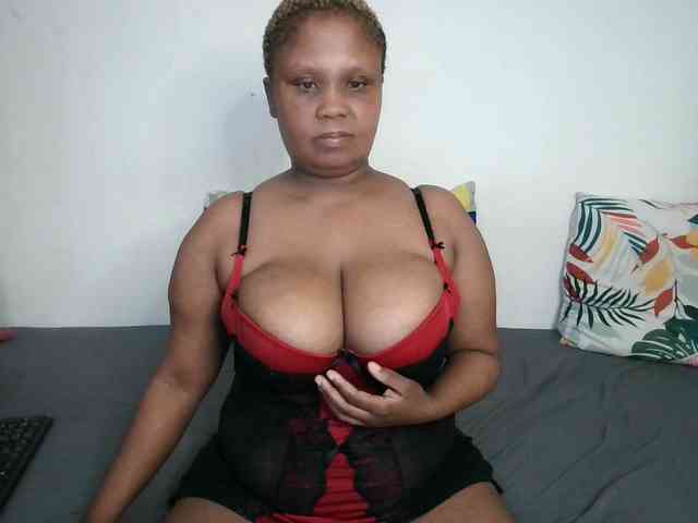 BIGTITTISXX webcam