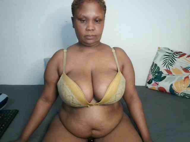 BIGTITTISXX webcam
