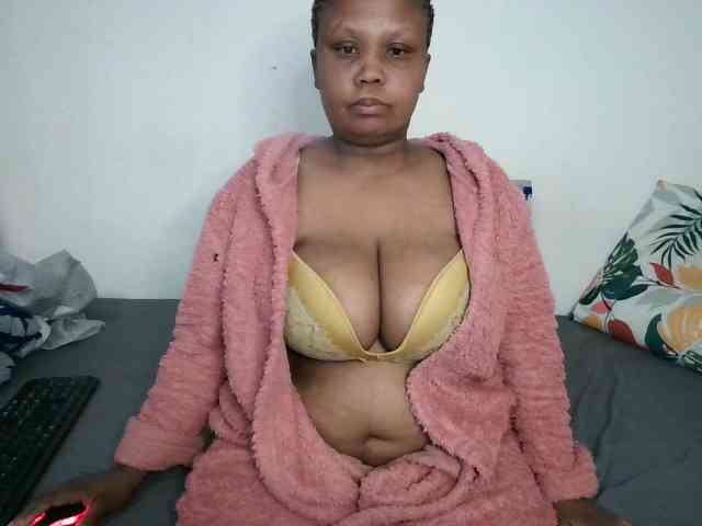 BIGTITTISXX webcam