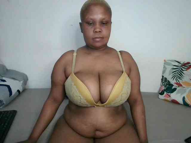 BIGTITTISXX webcam
