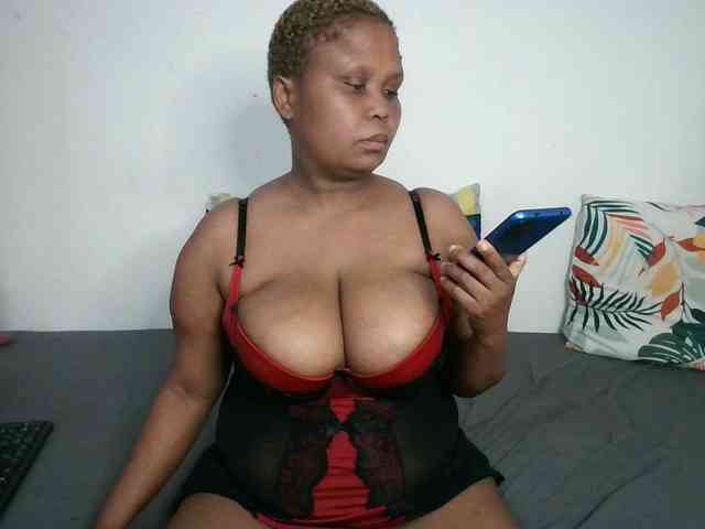 BIGTITTISXX webcam
