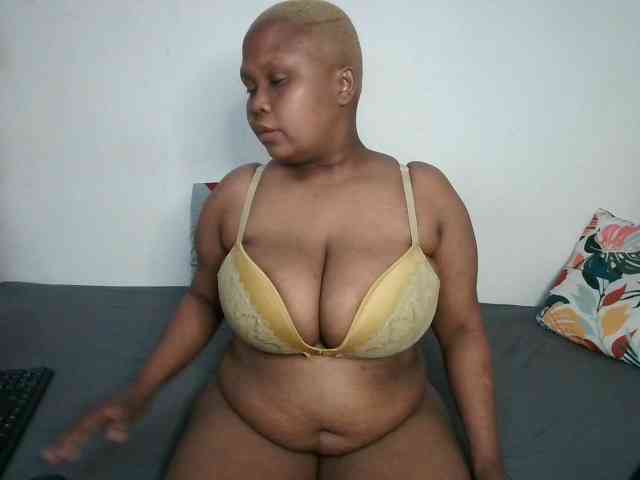 BIGTITTISXX webcam