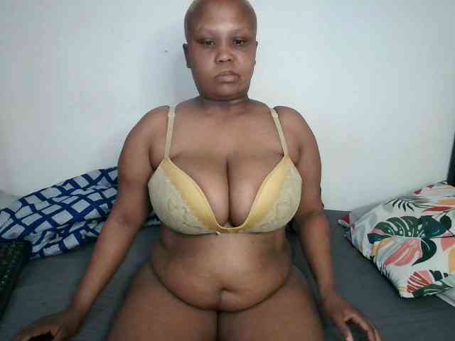 BIGTITTISXX Live Webcam on BongaCams