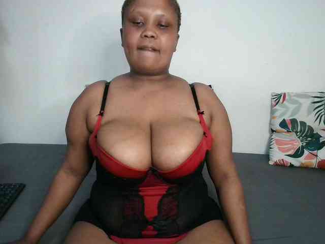 BIGTITTISXX webcam