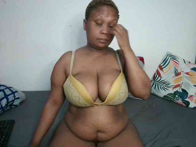 BIGTITTISXX webcam
