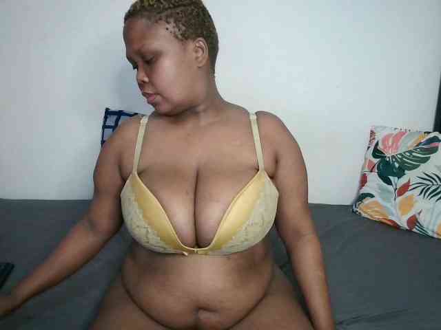 BIGTITTISXX webcam
