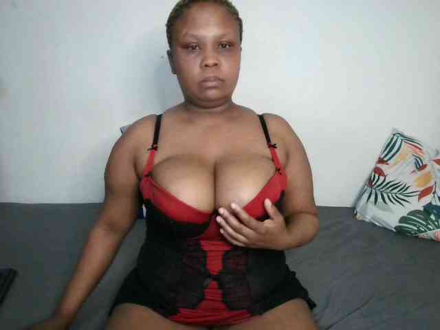BIGTITTISXX webcam