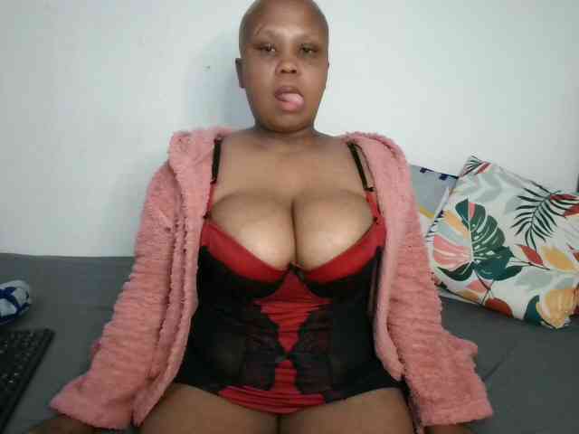 BIGTITTISXX webcam