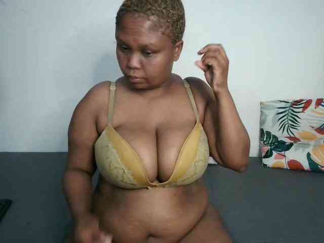 BIGTITTISXX webcam