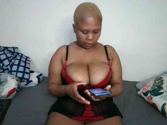 BIGTITTISXX webcam