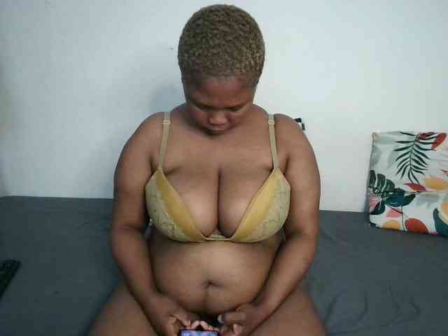 BIGTITTISXX webcam