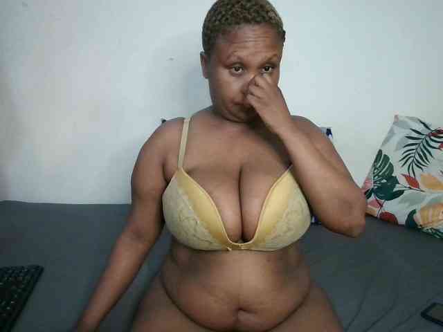 BIGTITTISXX webcam