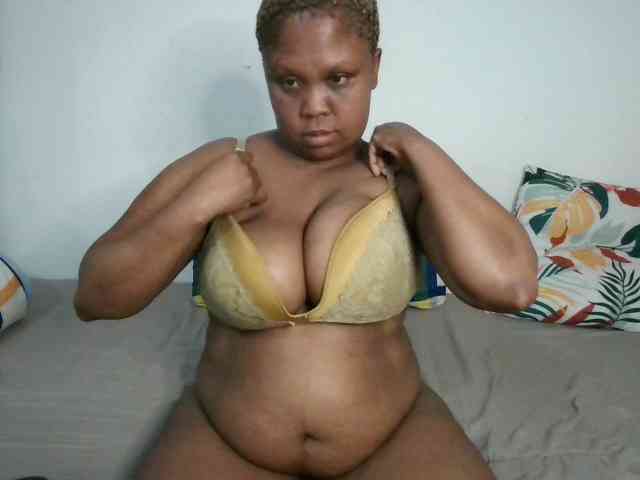 BIGTITTISXX webcam
