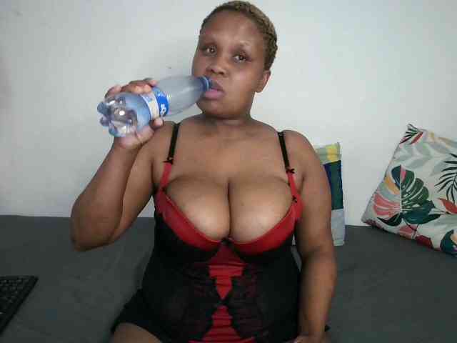 BIGTITTISXX webcam