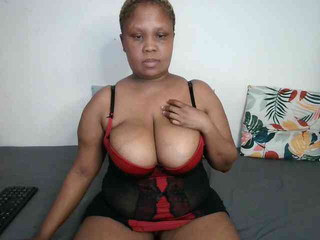 BIGTITTISXX webcam