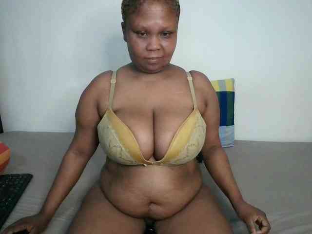 BIGTITTISXX webcam