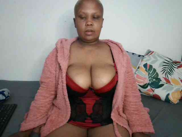BIGTITTISXX webcam