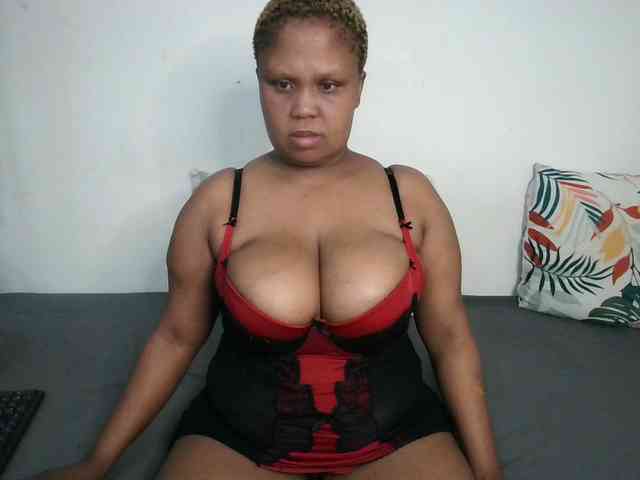 BIGTITTISXX webcam
