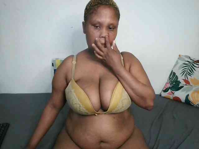 BIGTITTISXX webcam