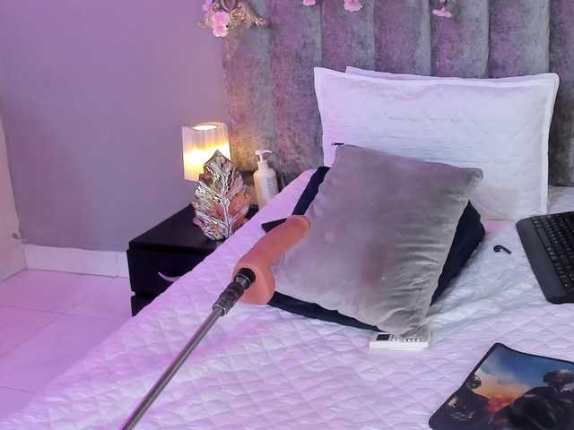 Chloe-'s BongaCams show and profile