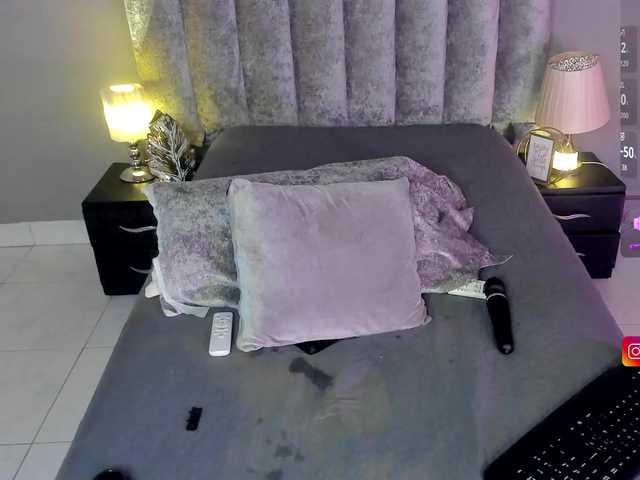 Chloe-'s BongaCams show and profile