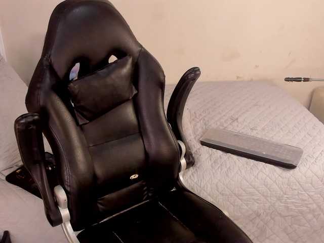 Chloe-'s BongaCams show and profile