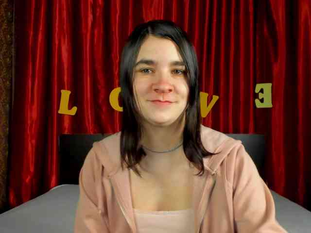 Polly-Love Live Webcam on BongaCams