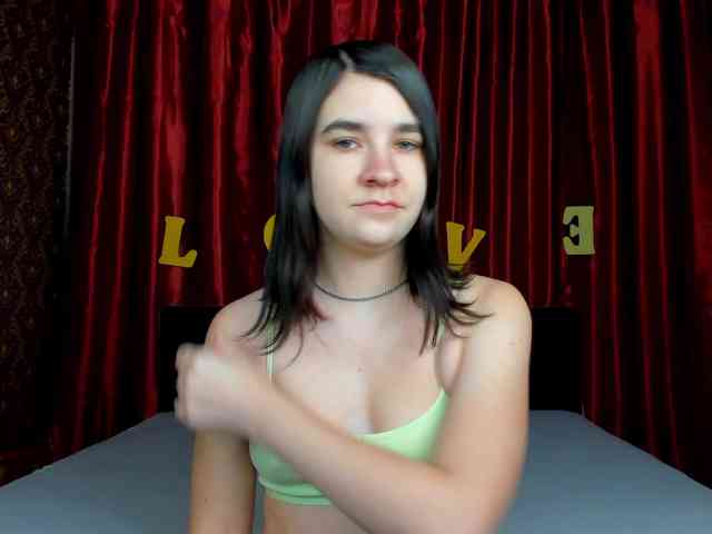 Polly-Love webcam