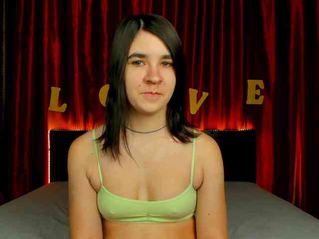 Polly-Love webcam