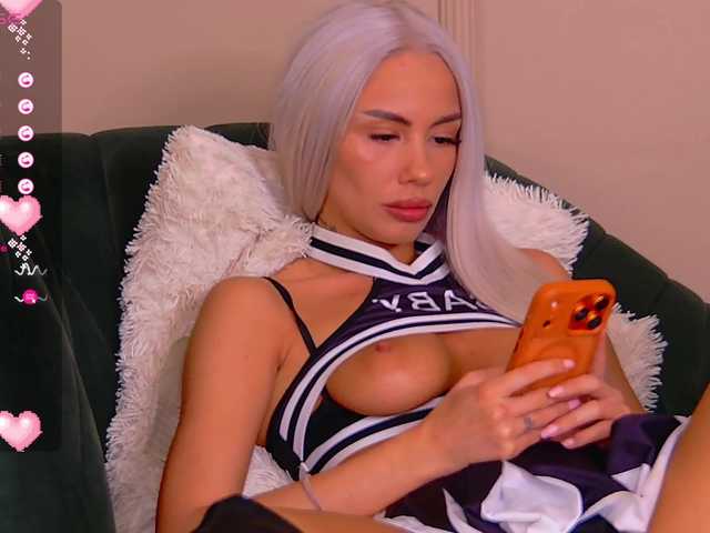 le modèle BailleyRush est en webcam porno dans un show sur le site bongacams, il possède les tags suivants: White/Caucasian,Blonde,Shaved