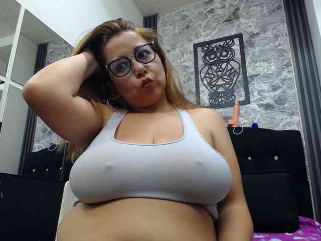 big-tits-horny webcam