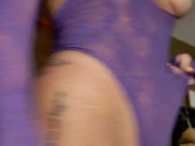 ell3's BongaCams show and profile