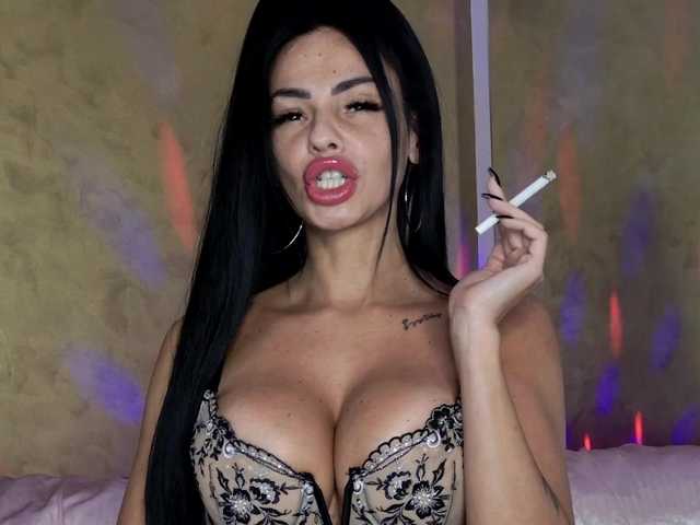 ell3's BongaCams show and profile