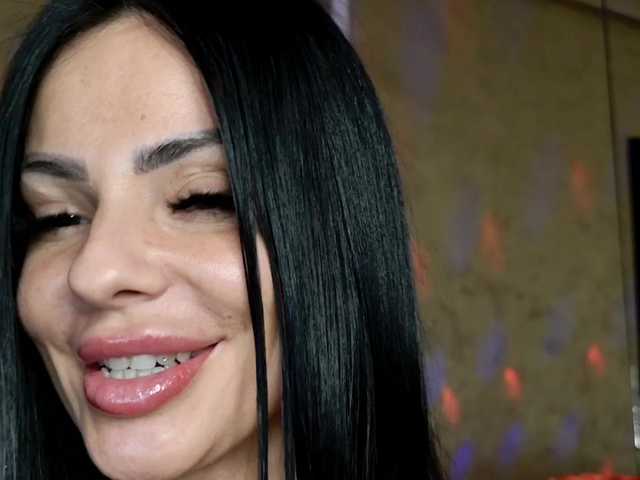 ell3's BongaCams show and profile