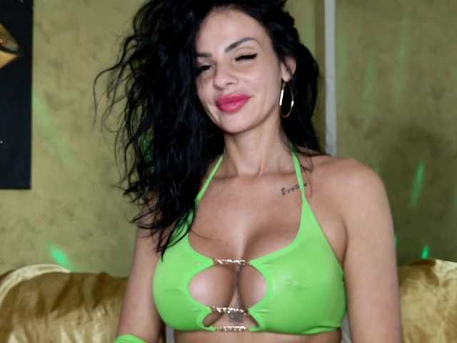 ell3's BongaCams show and profile