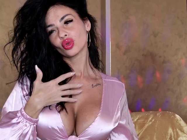 ell3's BongaCams show and profile