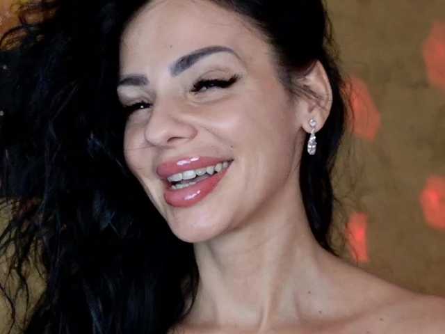 ell3's BongaCams show and profile