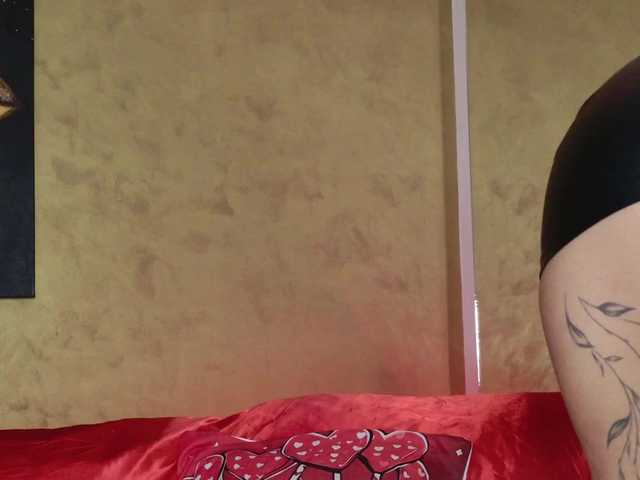 ell3's BongaCams show and profile