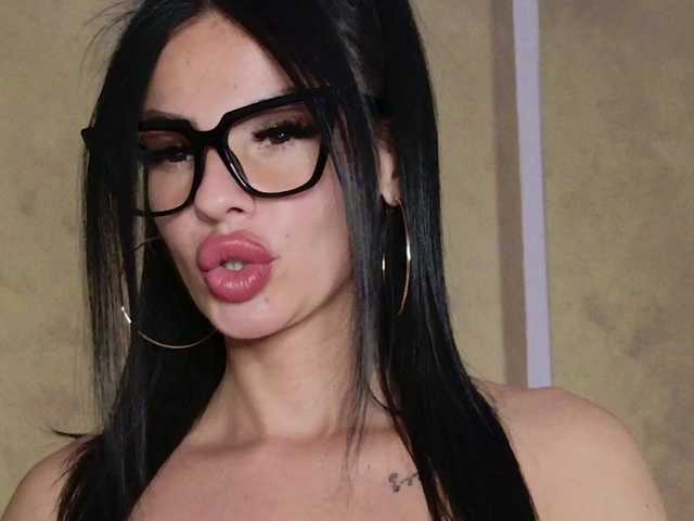 ell3's BongaCams show and profile