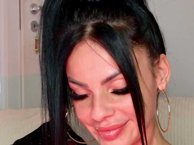 ell3's BongaCams show and profile