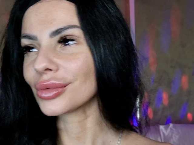 ell3's BongaCams show and profile