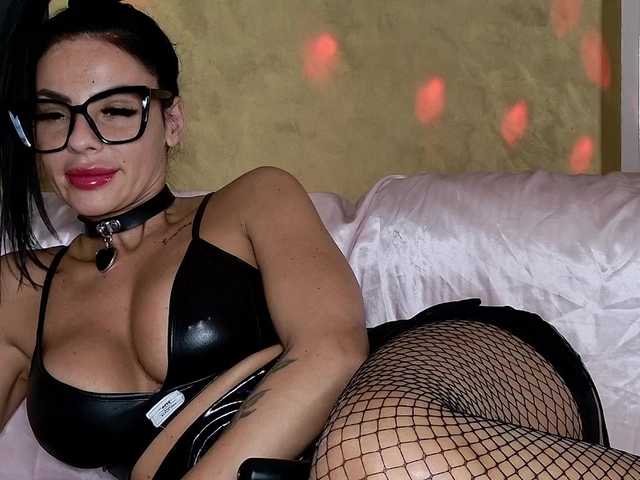 ell3's BongaCams show and profile