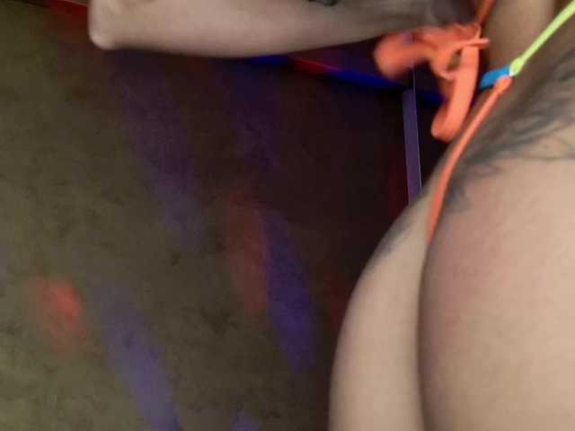 ell3's BongaCams show and profile