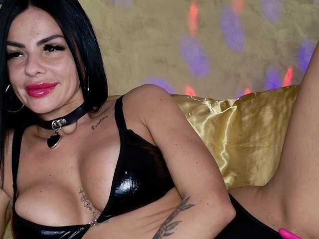 ell3's BongaCams show and profile