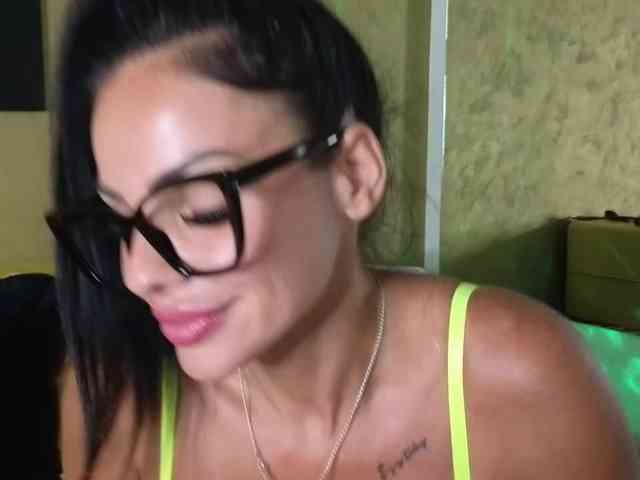 Ella-Hottie webcam