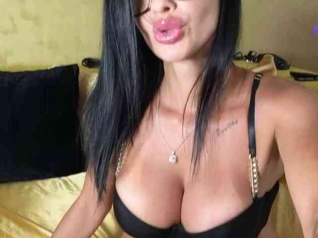 Ella-Hottie webcam