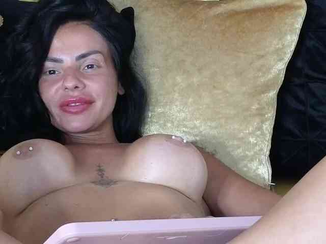 Ella-Hottie webcam